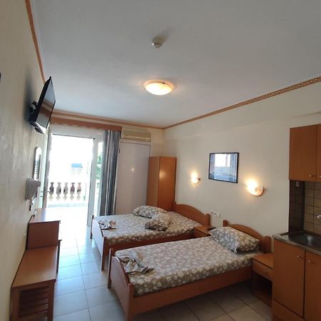 Villa Cosmos Inn Olympiakí Aktí 외부 사진